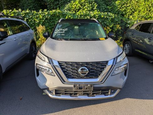 Used 2021 Nissan Rogue Platinum AWD/4WD image 2