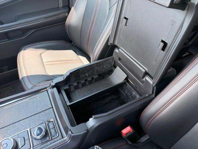 Used 2024 Ford Expedition Limited AWD/4WD image 35