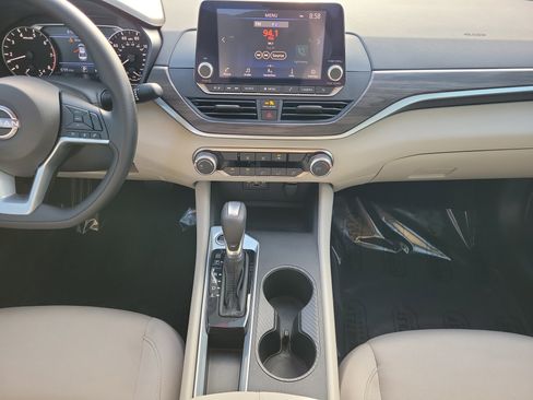 Certified 2025 Nissan Altima 2.5 SV image 17