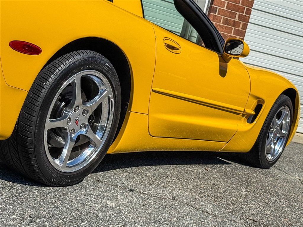 Used 2003 Chevrolet Corvette Coupe w/ Preferred Equipment Group RWD image 38