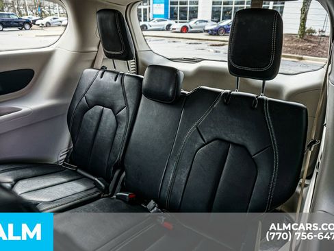 Used 2024 Chrysler Pacifica Touring-L FWD image 23