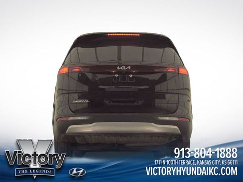 Used 2024 Kia Carnival LX FWD image 4