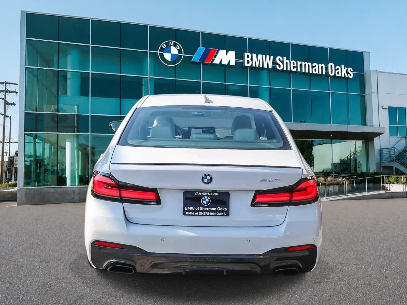 Used 2023 BMW 540i w/ M Sport Package RWD image 5