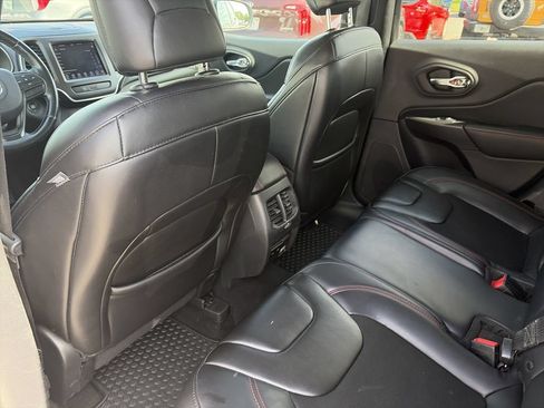 Used 2019 Jeep Cherokee Trailhawk w/ Cold Weather Group AWD/4WD image 28