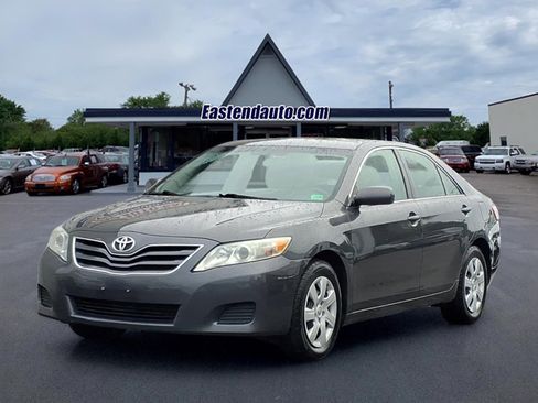Used 2010 Toyota Camry LE FWD image 1
