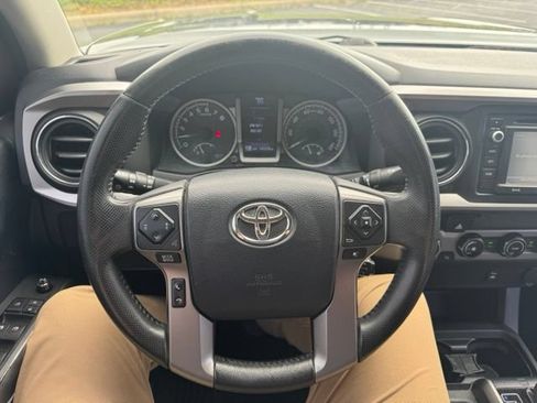 Used 2017 Toyota Tacoma SR5 w/ Tow Package AWD/4WD image 18