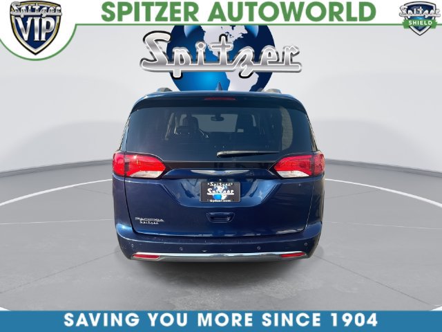 Used 2018 Chrysler Pacifica Touring-L FWD image 9