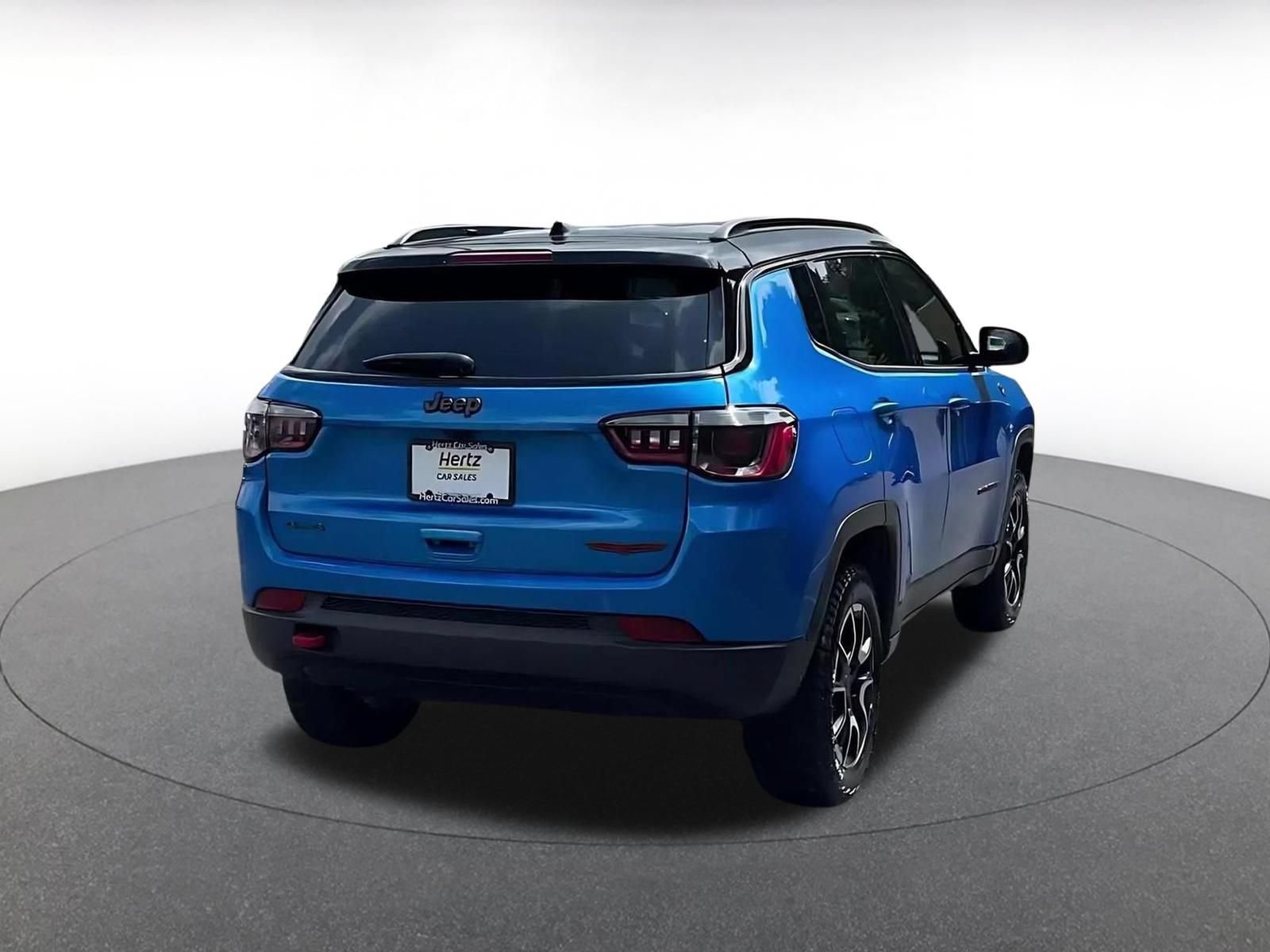 Used 2025 Jeep Compass Trailhawk AWD/4WD image 13