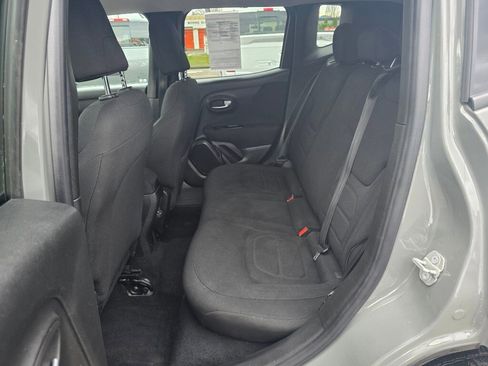 Used 2021 Jeep Renegade Latitude w/ Luxury Group I image 20