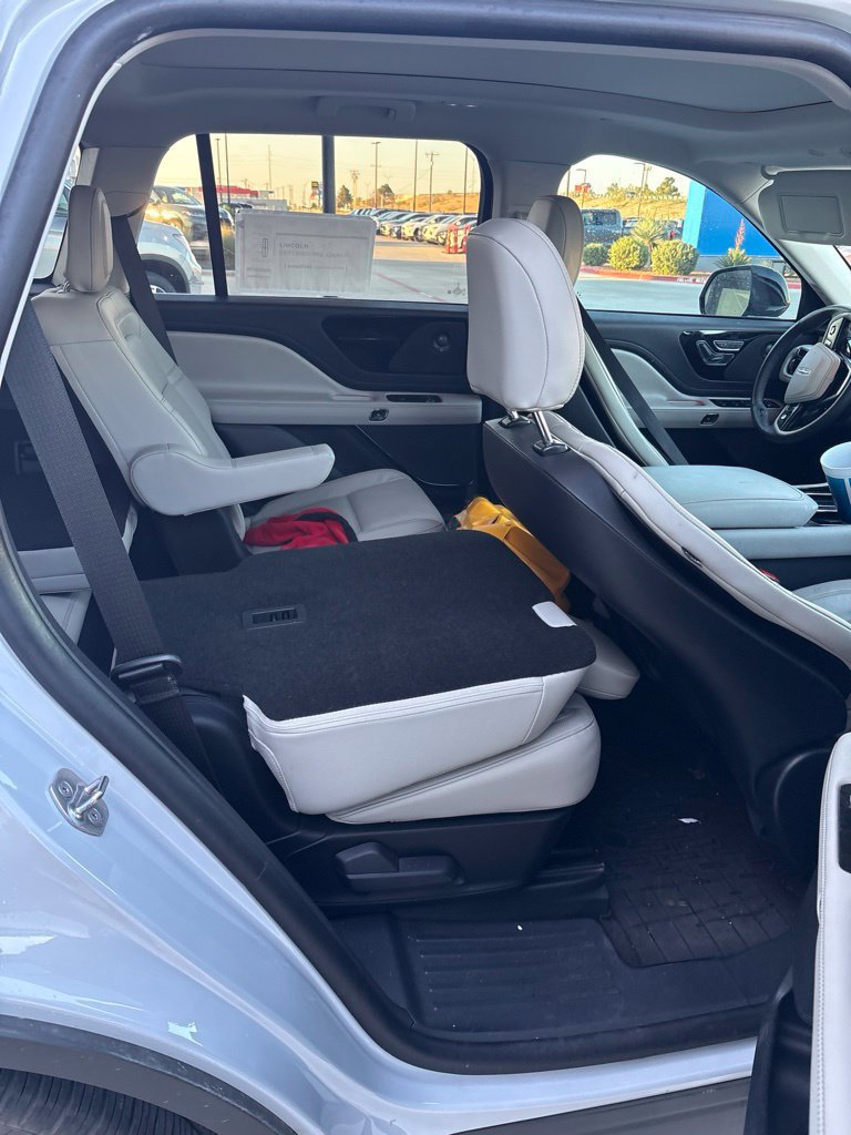 Used 2025 Lincoln Aviator Reserve RWD image 8