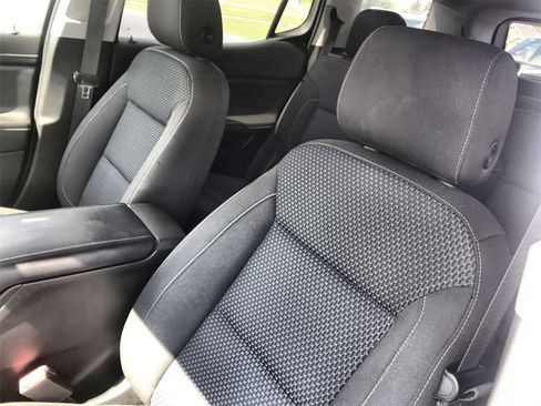 Used 2023 GMC Acadia SLE image 11