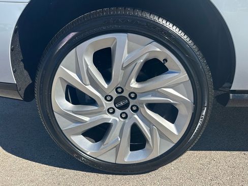 New 2025 Lincoln Navigator Reserve image 12