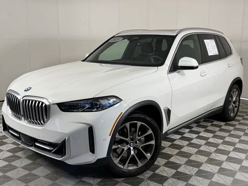 Used 2025 BMW X5 xDrive40i w/ Parking Assistance Package AWD/4WD image 1