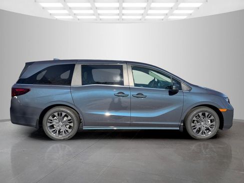 New 2026 Honda Odyssey Touring image 6