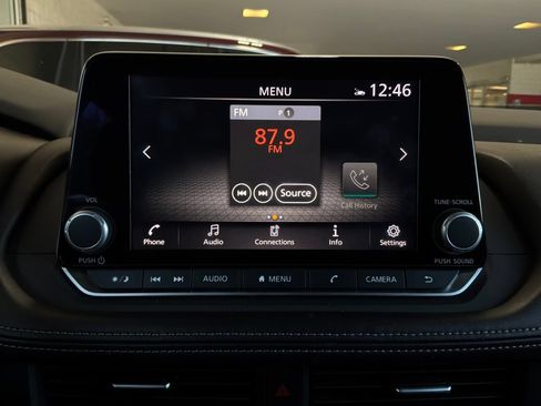 Used 2025 Nissan Rogue SV FWD image 32