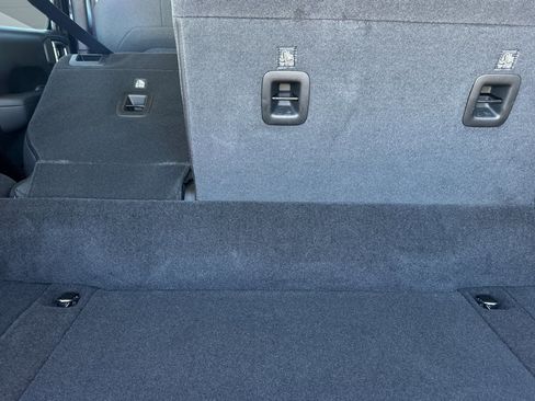 Used 2025 Jeep Wrangler Willys image 32