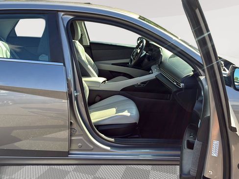 Certified 2024 Hyundai Elantra Limited FWD image 10