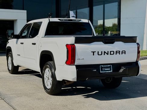 Used 2022 Toyota Tundra SR5 w/ SR5 Convenience Package AWD/4WD image 10