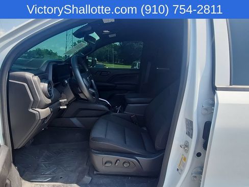 Used 2023 Chevrolet Colorado Trail Boss w/ Technology Package AWD/4WD image 17