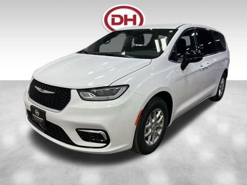 New 2026 Chrysler Pacifica Select FWD image 7
