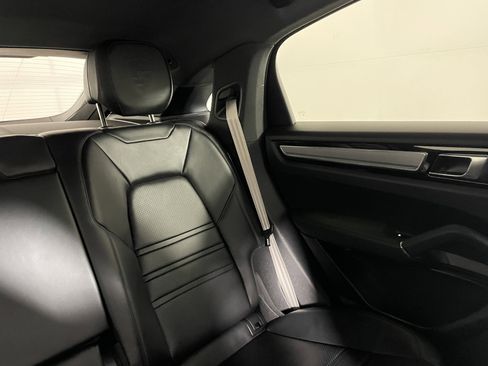 Certified 2023 Porsche Cayenne Platinum Edition AWD/4WD image 17