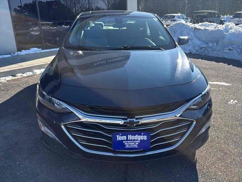 Used 2019 Chevrolet Malibu LT w/ Driver Confidence Package image 2