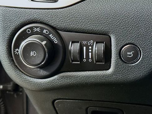 Used 2015 Jeep Cherokee Trailhawk w/ Comfort/Convenience Group image 27