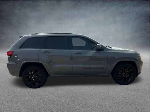 Used 2022 Jeep Grand Cherokee Laredo X RWD image 12