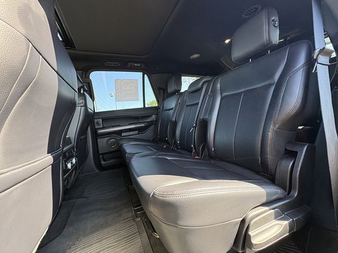 Used 2019 Ford Expedition XLT w/ Equipment Group 202A AWD/4WD image 36