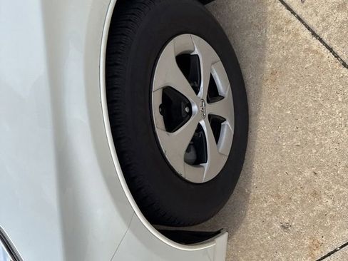 Used 2015 Toyota Prius Two image 12