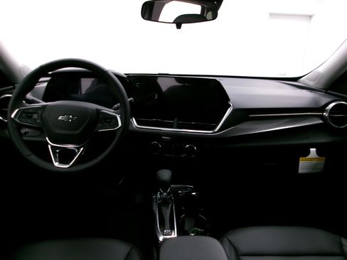 Used 2026 Chevrolet Trax ACTIV w/ Driver Confidence Package FWD image 9