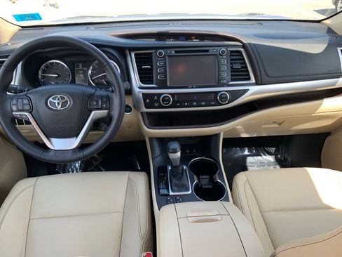 Used 2015 Toyota Highlander XLE AWD/4WD image 7