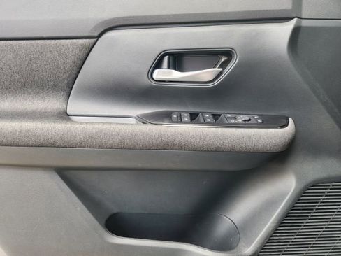 Used 2025 Nissan Kicks SV FWD image 17