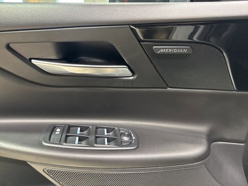 Used 2018 Jaguar XE Premium image 32