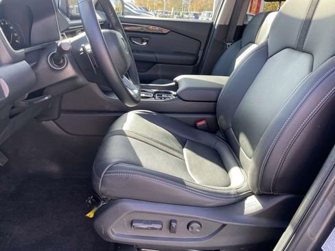 Used 2025 Honda Pilot Touring image 15