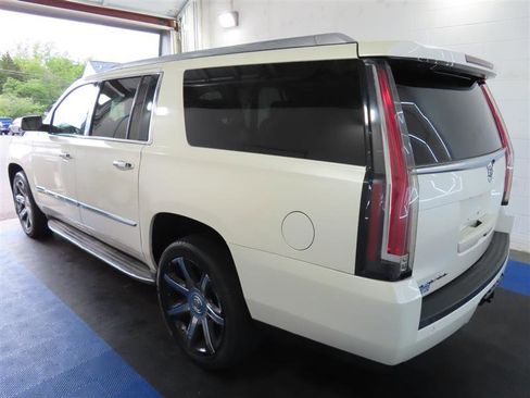 Used 2015 Cadillac Escalade ESV Luxury RWD image 10