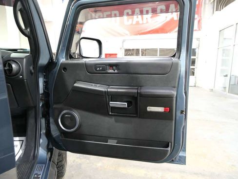 Used 2005 HUMMER H2 w/ Preferred Equipment Group image 32
