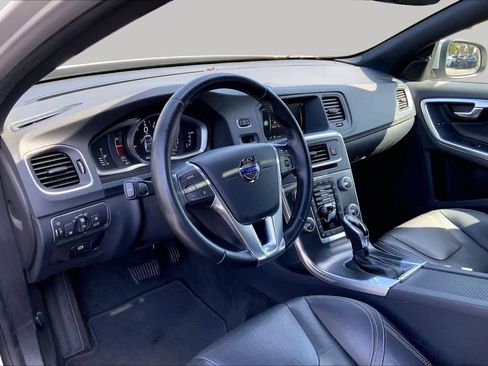 Used 2016 Volvo V60 T5 Premier w/ Convenience Package image 16