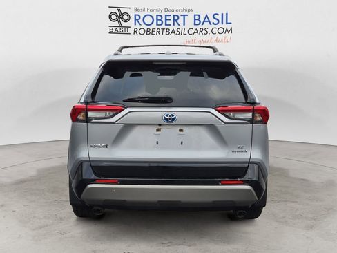 Used 2022 Toyota RAV4 SE w/ Convenience Package image 4