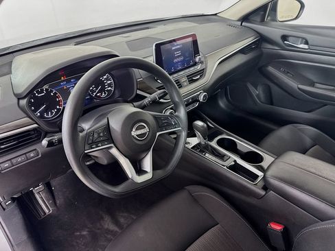 Used 2024 Nissan Altima 2.5 SV FWD image 10