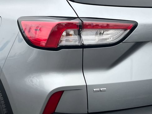 Used 2022 Ford Escape SE image 27