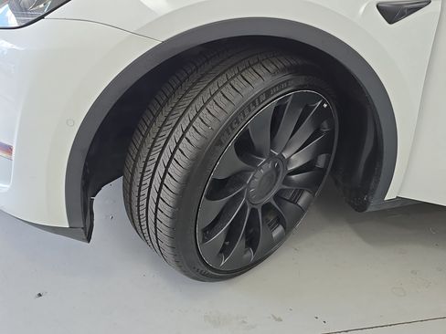 Used 2022 Tesla Model Y Performance AWD/4WD image 32