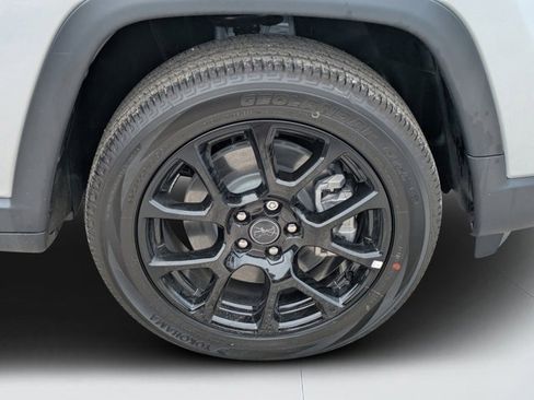 New 2026 Jeep Compass Latitude image 9