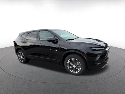 Used 2026 Chevrolet Blazer LT AWD/4WD image 2