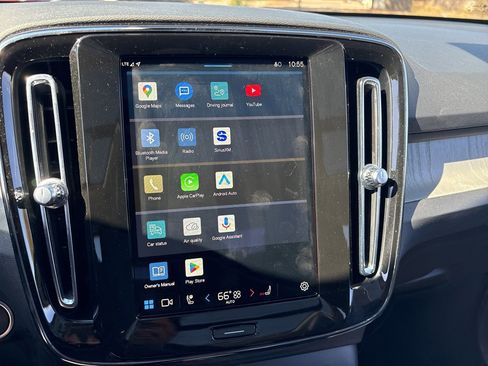 Certified 2025 Volvo XC40 B5 Plus image 18