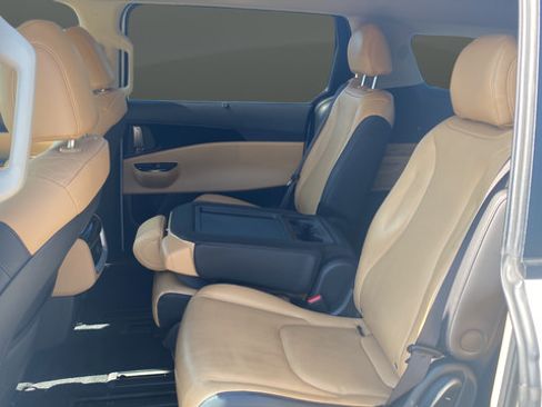 Certified 2024 Kia Carnival EX FWD image 23