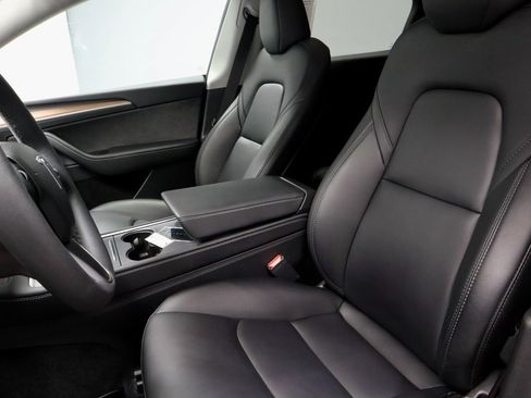 Used 2024 Tesla Model Y Long Range image 23