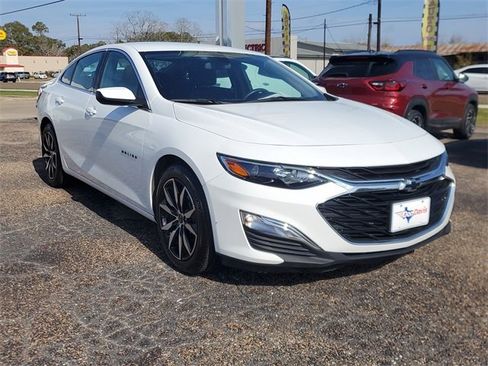 Used 2022 Chevrolet Malibu RS image 2