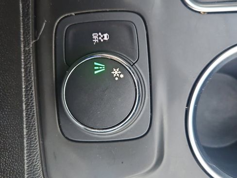 Used 2020 Chevrolet Traverse LT image 12