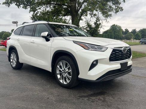 Used 2021 Toyota Highlander Limited image 7